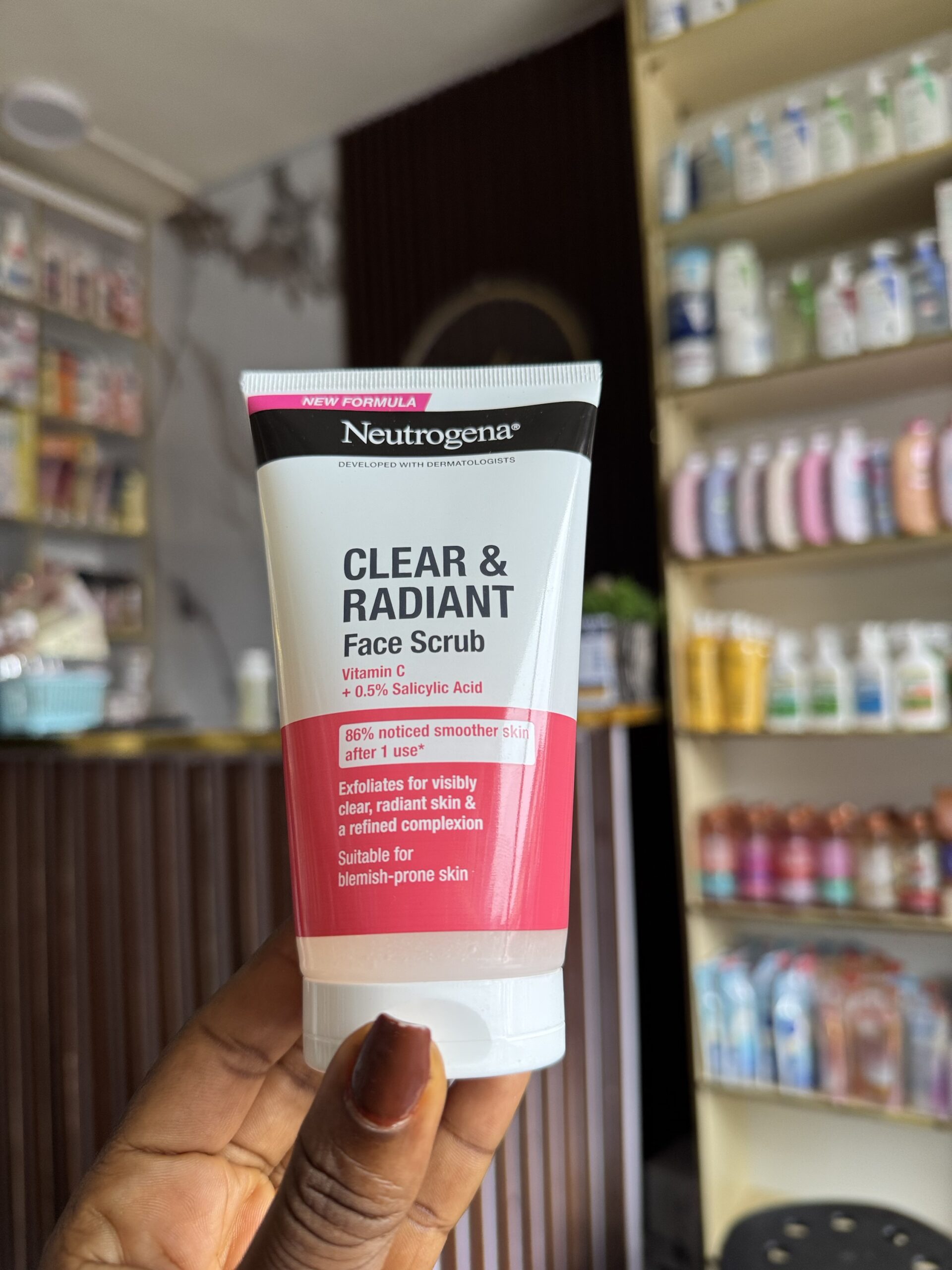 NEUTROGENA clear and radiant face scrub