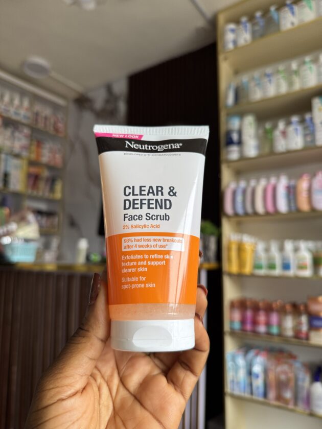 NEUTROGENA clear and defend face scrub