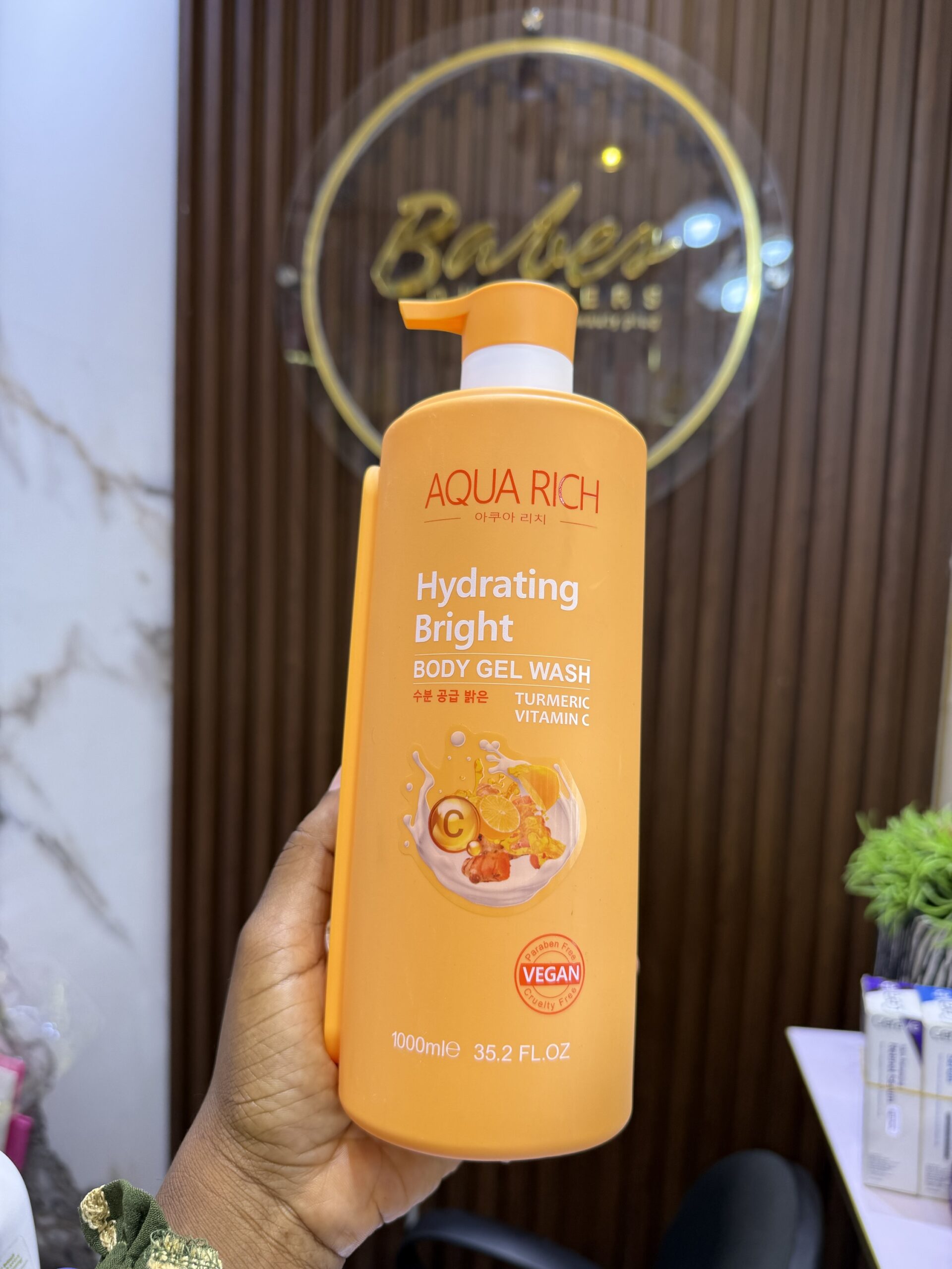 Aqua Rich Hydrating Bright Body wash